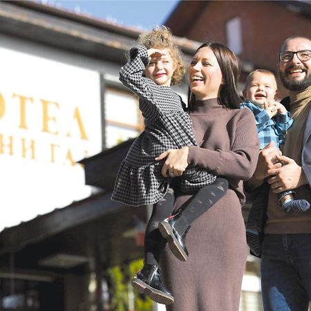 Hotel Ravni Gaj Knic Exteriér fotografie
