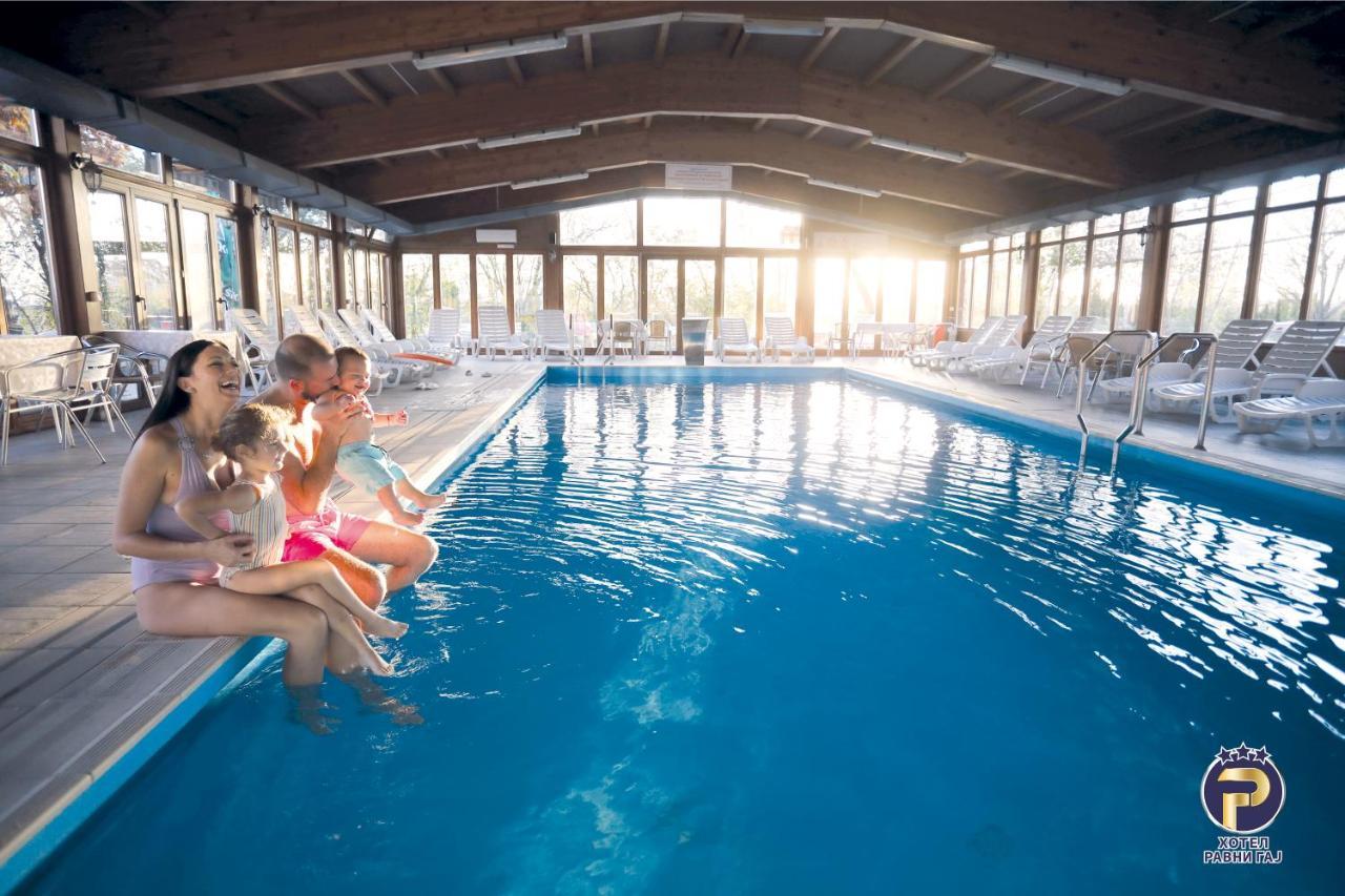 Hotel Ravni Gaj Knic Exteriér fotografie
