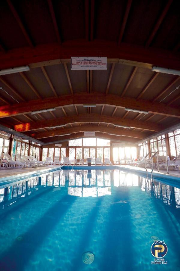 Hotel Ravni Gaj Knic Exteriér fotografie