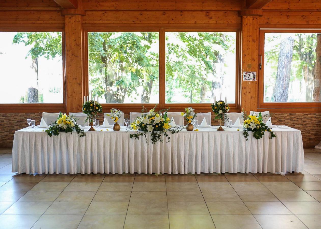 Hotel Ravni Gaj Knic Exteriér fotografie
