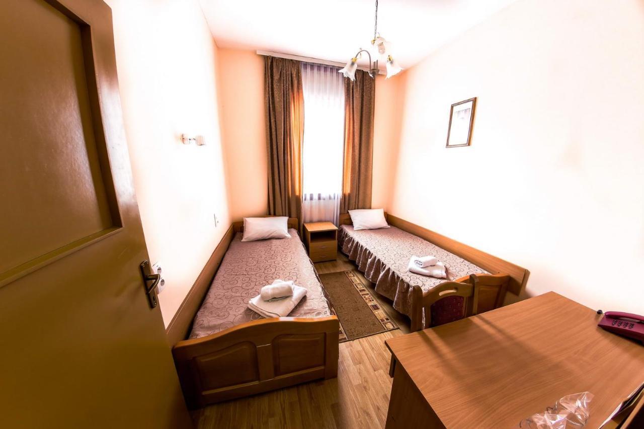 Hotel Ravni Gaj Knic Exteriér fotografie