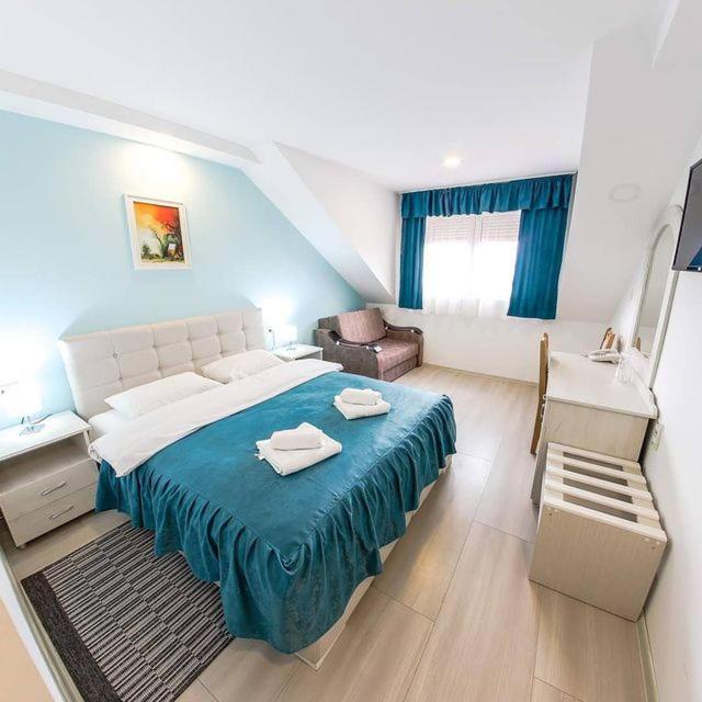 Hotel Ravni Gaj Knic Exteriér fotografie