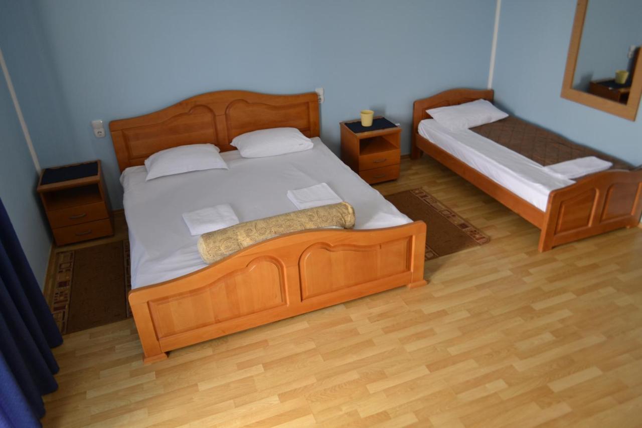 Hotel Ravni Gaj Knic Exteriér fotografie
