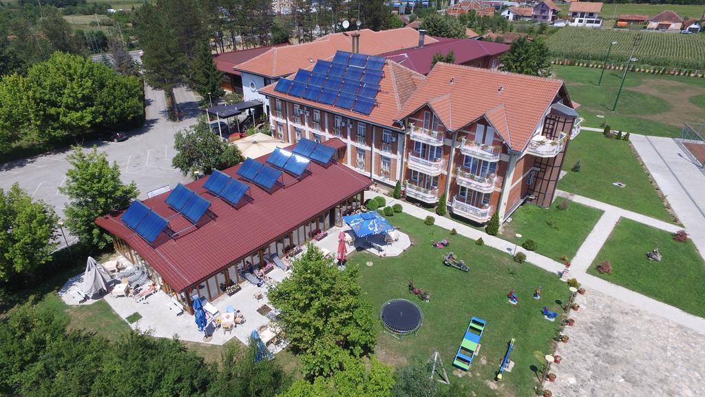 Hotel Ravni Gaj Knic Exteriér fotografie
